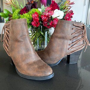 7.5M Madden Girl, lace back brown bootie